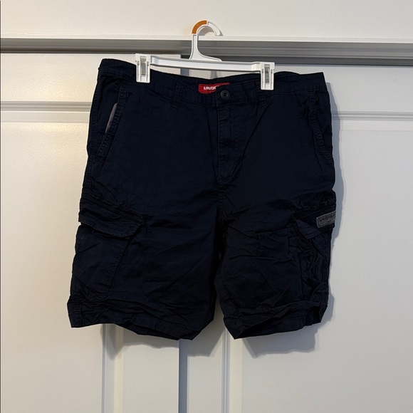 UNIONBAY Men's Navy Cargo Shorts - Picture 1 of 4